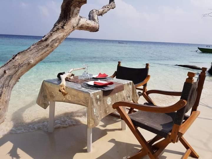 Himandhoo Travel & Stays ภายนอก รูปภาพ